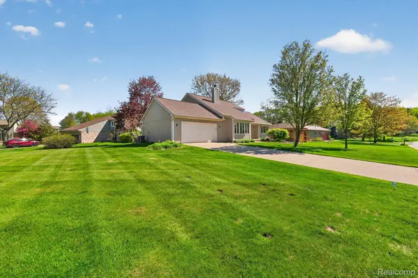 2476 Cedar Key DR, Orion Charter Township, MI 48360