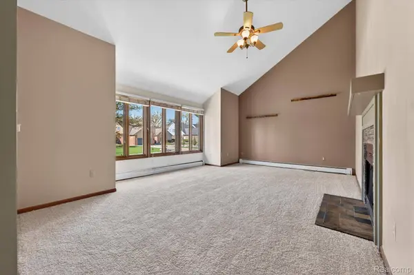 2476 Cedar Key DR, Orion Charter Township, MI 48360