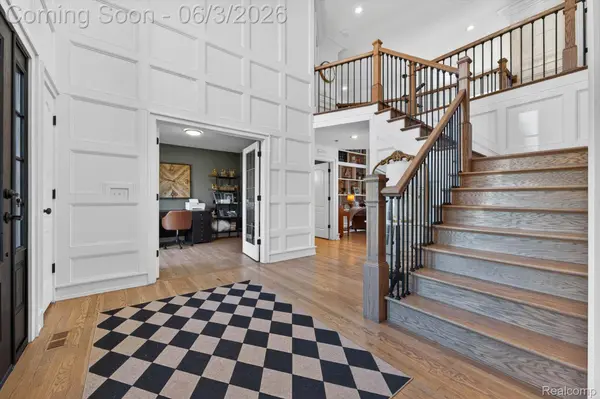 371 Lone Pine CIR, Rochester, MI 48307