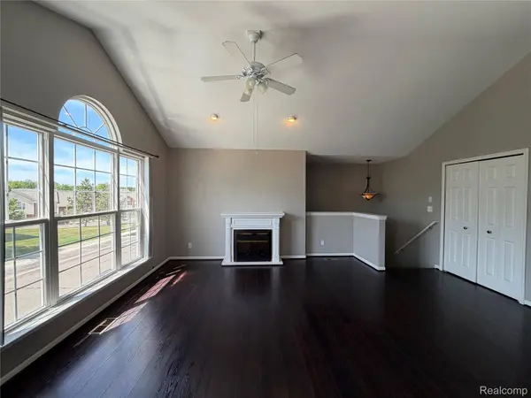 1908 FLAGSTONE CIR, Rochester, MI 48307