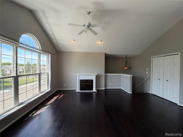 1908 FLAGSTONE CIR, Rochester, MI 48307