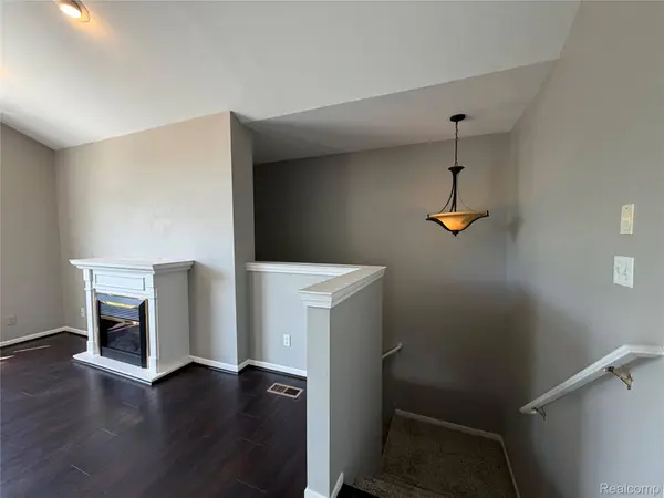 1908 FLAGSTONE CIR, Rochester, MI 48307