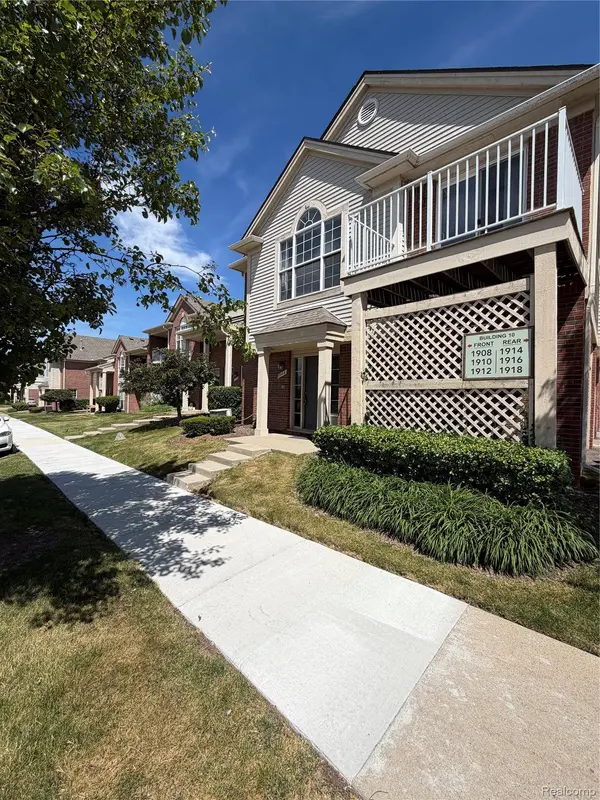 1908 FLAGSTONE CIR, Rochester, MI 48307
