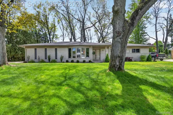 6646 Yarborough DR, Shelby Charter Township, MI 48316