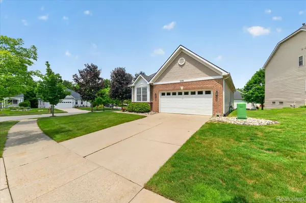 3576 Riverside DR, Auburn Hills, MI 48326