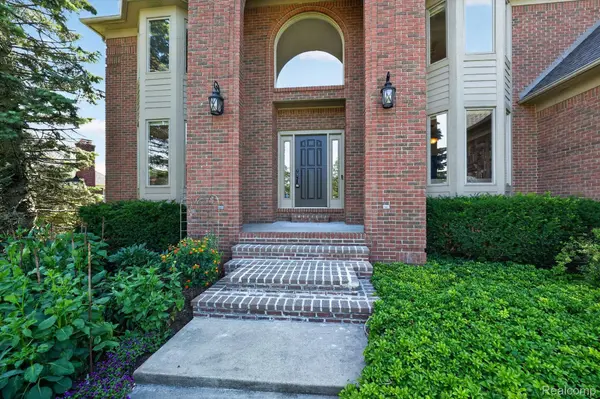 3804 Elk DR, Oakland Charter Township, MI 48306