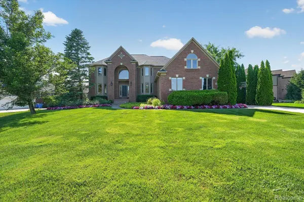 3804 Elk DR, Oakland Charter Township, MI 48306