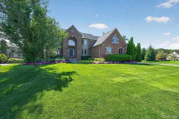 3804 Elk DR, Oakland Charter Township, MI 48306