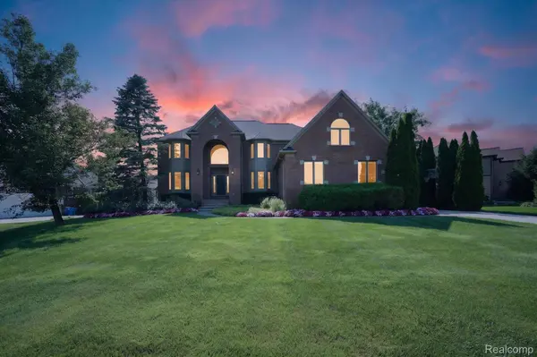 3804 Elk DR, Oakland Charter Township, MI 48306