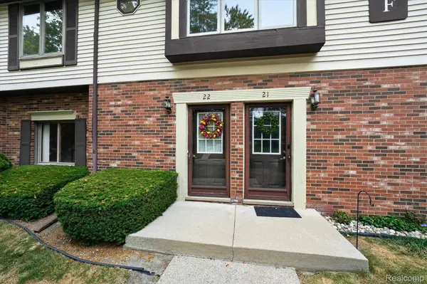 2321 London Bridge Dr DR #22, Rochester Hills, MI 48307