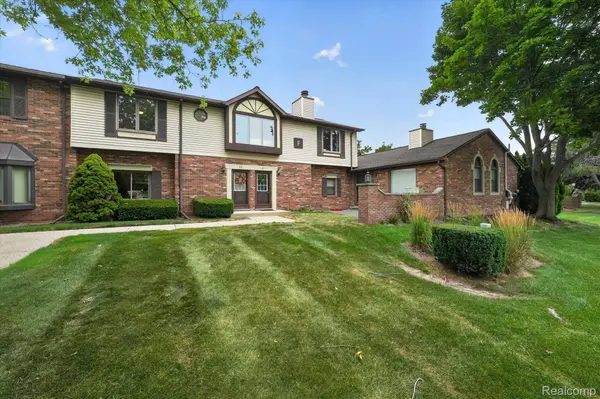 2321 London Bridge Dr DR #22, Rochester Hills, MI 48307