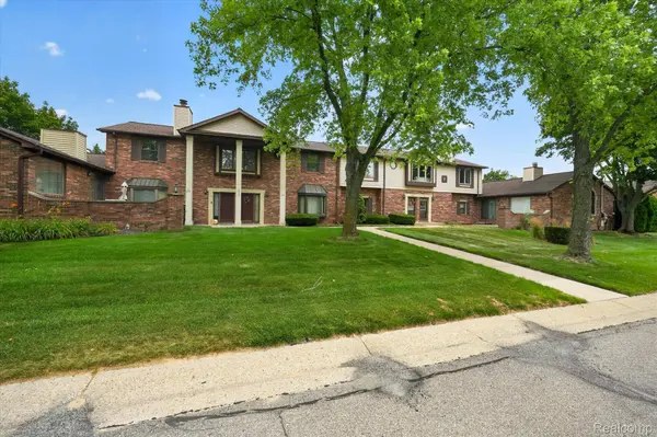 2321 London Bridge Dr DR #22, Rochester Hills, MI 48307