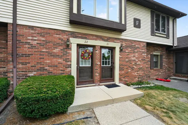 2321 London Bridge Dr DR #22, Rochester Hills, MI 48307