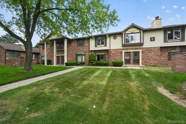 2321 London Bridge Dr DR #22, Rochester Hills, MI 48307