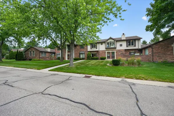 2321 London Bridge Dr DR #22, Rochester Hills, MI 48307