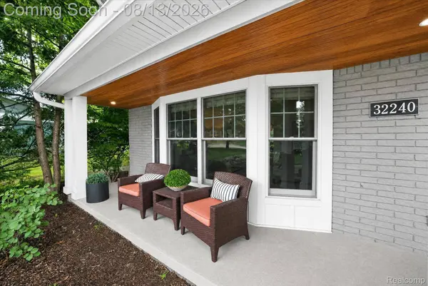 32240 Robinhood DR, Beverly Hills Village, MI 48025