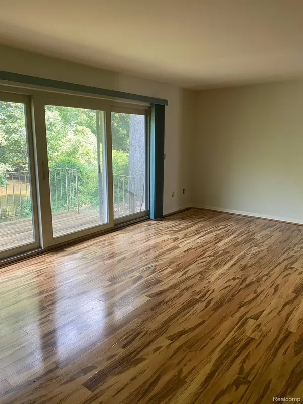 629 Oakbrook #18, Rochester Hills, MI 48307