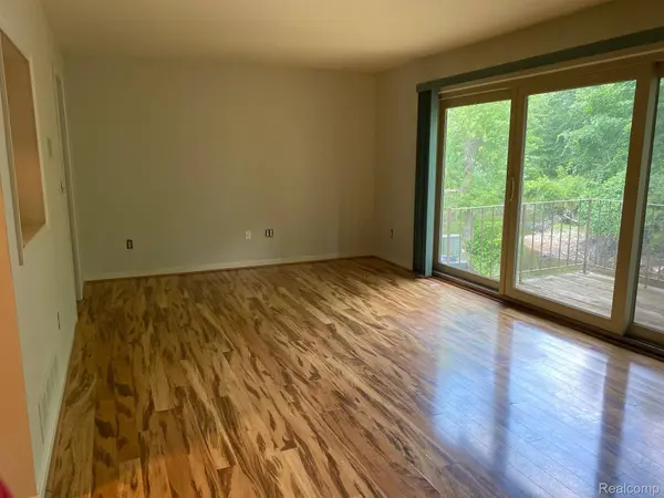 629 Oakbrook #18, Rochester Hills, MI 48307