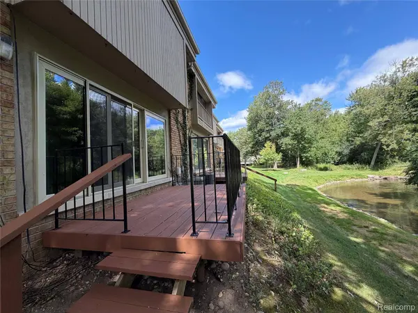 629 Oakbrook #18, Rochester Hills, MI 48307