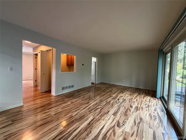 629 Oakbrook #18, Rochester Hills, MI 48307
