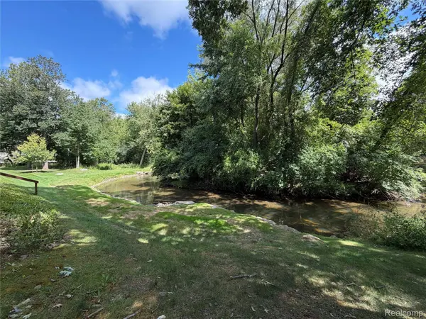 629 Oakbrook #18, Rochester Hills, MI 48307