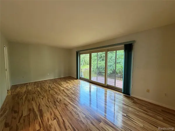 629 Oakbrook #18, Rochester Hills, MI 48307
