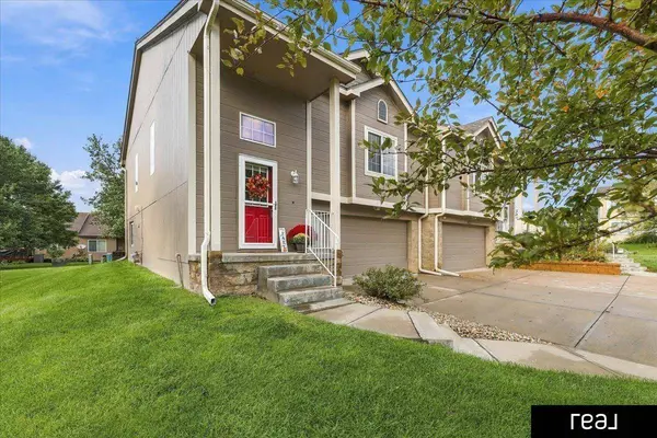 1004 Edward ST, Papillion, NE 68046