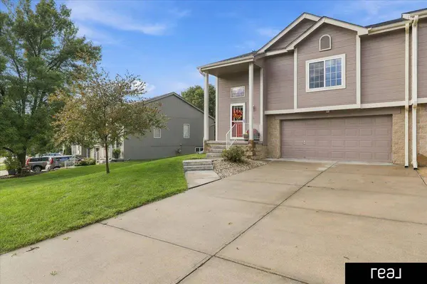 1004 Edward ST, Papillion, NE 68046