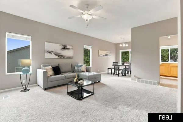 1004 Edward ST, Papillion, NE 68046