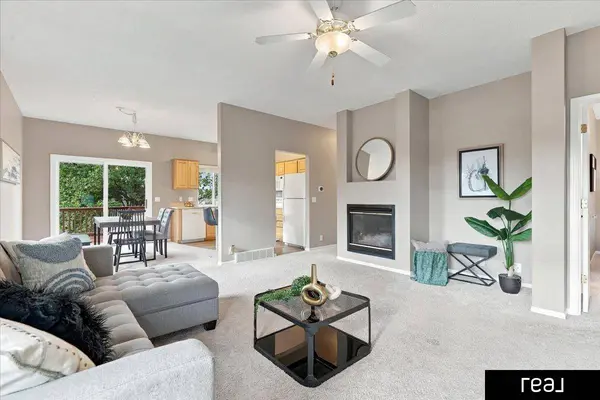 1004 Edward ST, Papillion, NE 68046