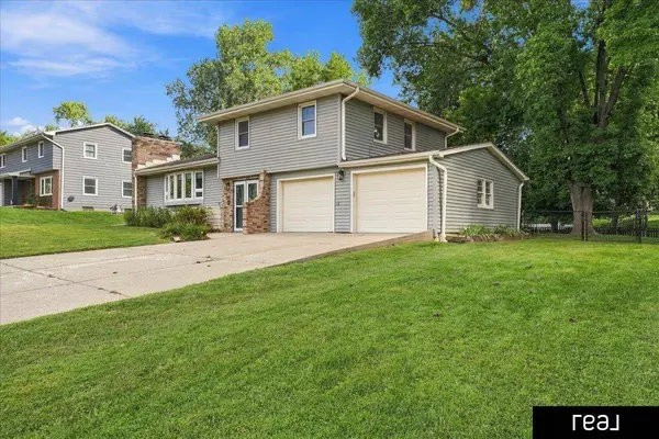 201 Lorraine DR, Bellevue, NE 68005