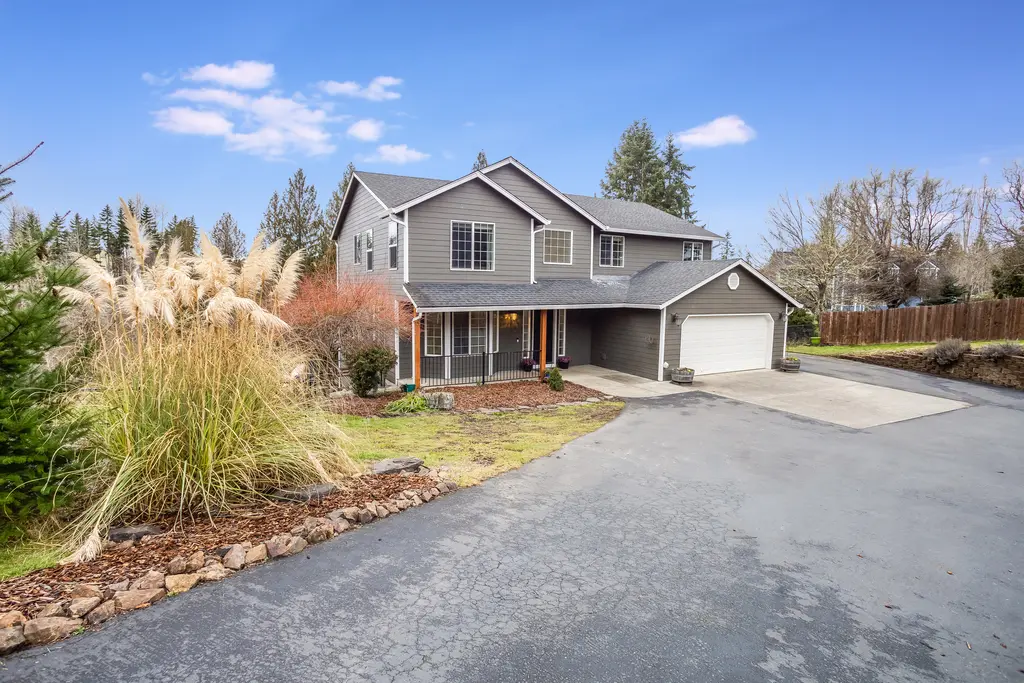 271 Basswood Dr, Silver Lake, WA 98645-9812