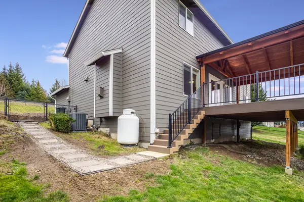 271 Basswood Dr, Silver Lake, WA 98645-9812
