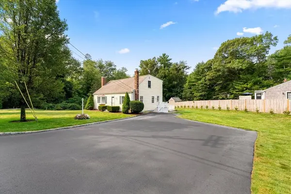 7 Pelham St, Pembroke, MA 02359