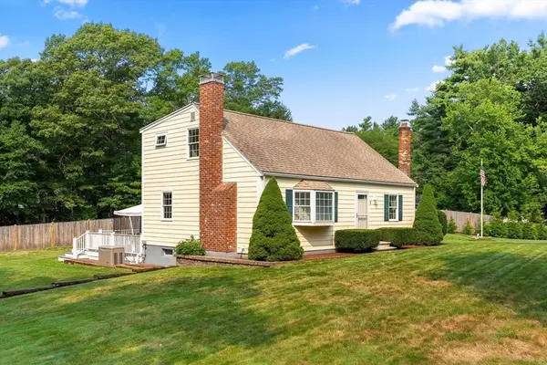 7 Pelham St, Pembroke, MA 02359