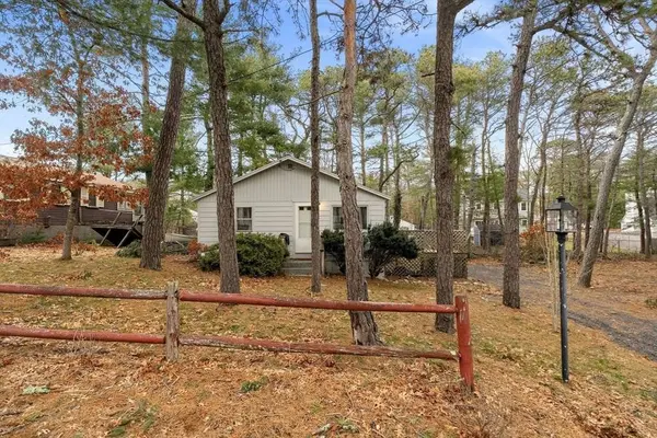 6 Cardinal Ave, Wareham, MA 02538