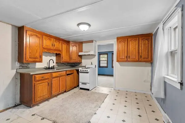 6 Cardinal Ave, Wareham, MA 02538