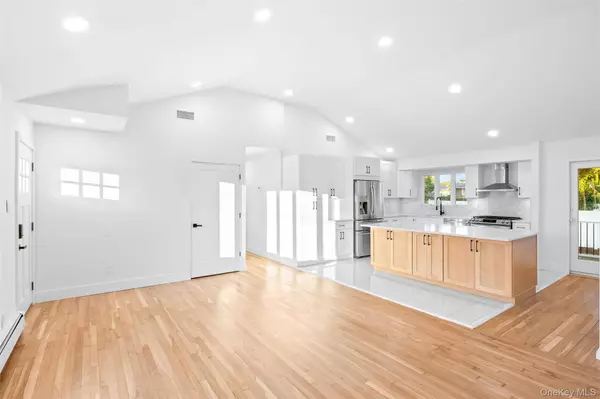 24 Hazel AVE, Farmingdale, NY 11735