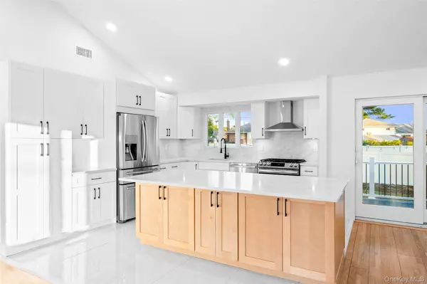 24 Hazel AVE, Farmingdale, NY 11735