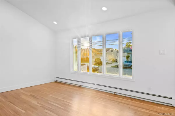 24 Hazel AVE, Farmingdale, NY 11735