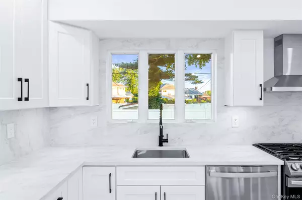 24 Hazel AVE, Farmingdale, NY 11735