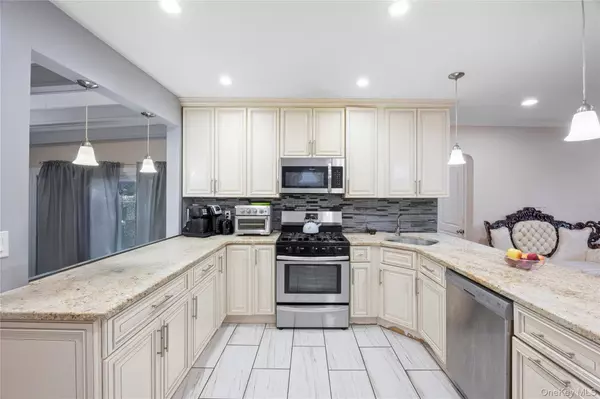 85 Todd RD, Valley Stream, NY 11580