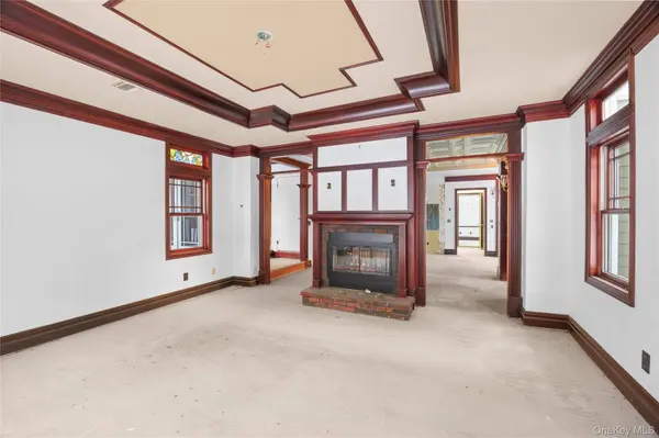 161 Seaman Neck RD, Dix Hills, NY 11746