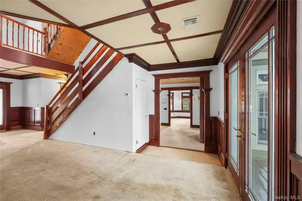 161 Seaman Neck RD, Dix Hills, NY 11746