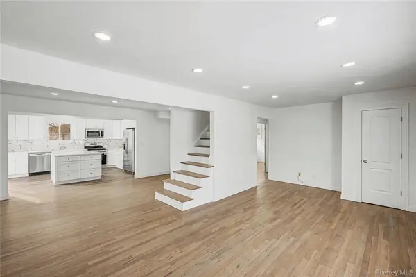 6 Maple LN, Massapequa Park, NY 11762