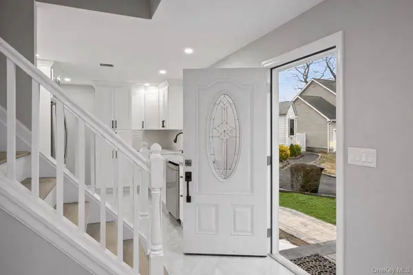 6 Grand Haven CT, Commack, NY 11725