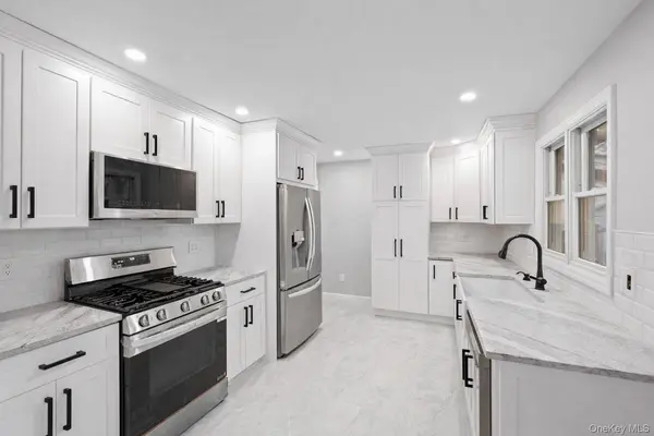 6 Grand Haven CT, Commack, NY 11725