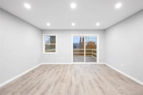 6 Grand Haven CT, Commack, NY 11725