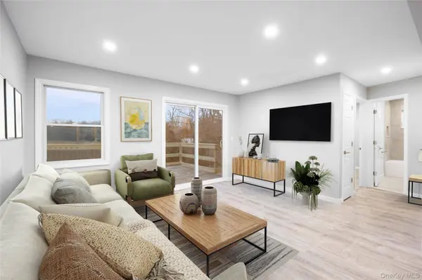 6 Grand Haven CT, Commack, NY 11725