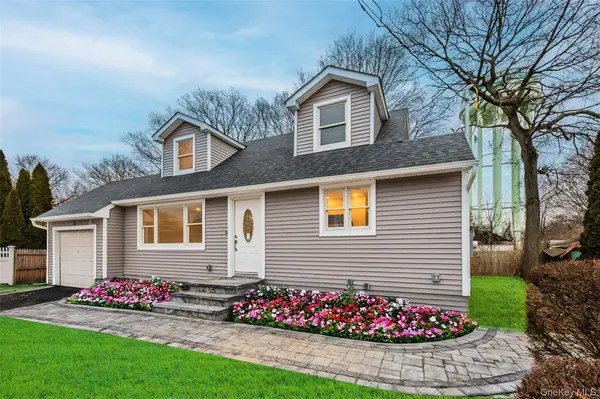 6 Grand Haven CT, Commack, NY 11725